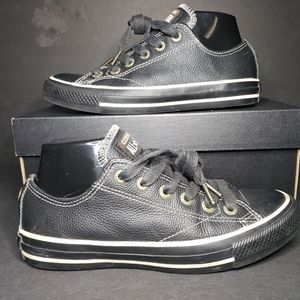 Converse low European Leather size 7 women's